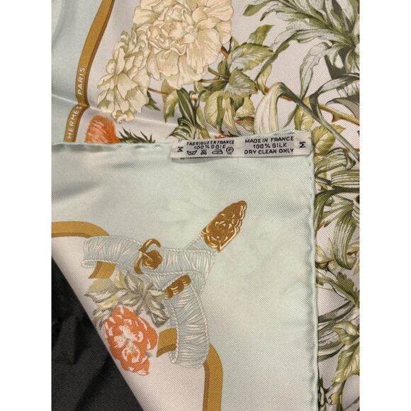 Hermes Pocket Square Neck Scarf Regina by Leila Menchari 100% Silk Vintage RARE! - Picture 6 of 7